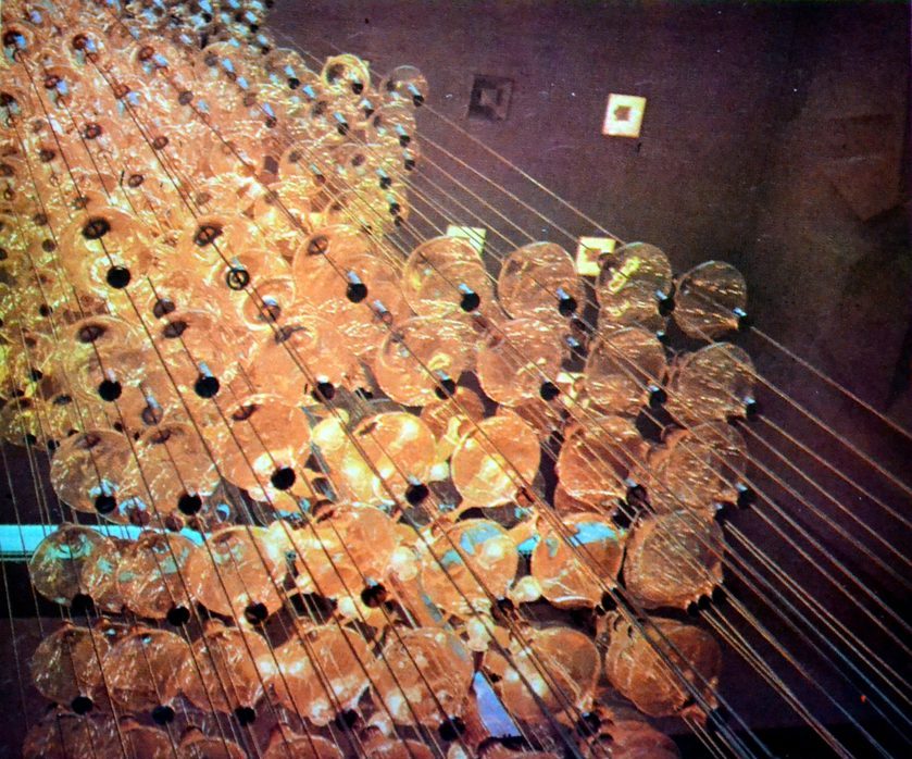Люстра-«костер» в Мемориальном зале Дворца пионеров. 1975 – 1976 гг.