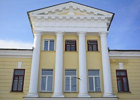 Дом с колоннами на Казанской