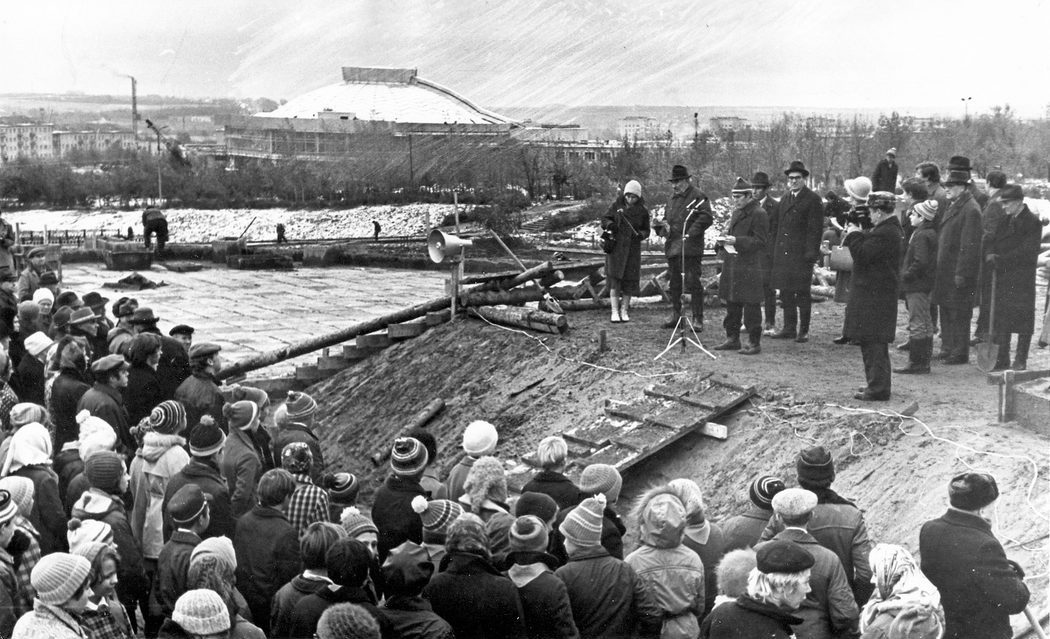 Митинг у здания диорамы. 1977 г.