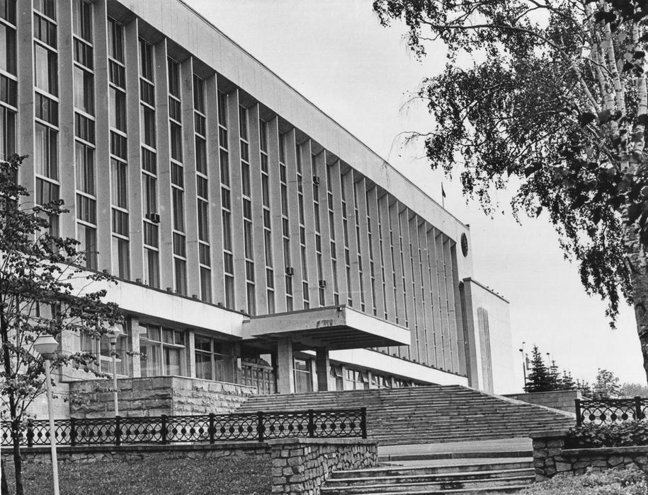 Здание горкома. 1985 г.