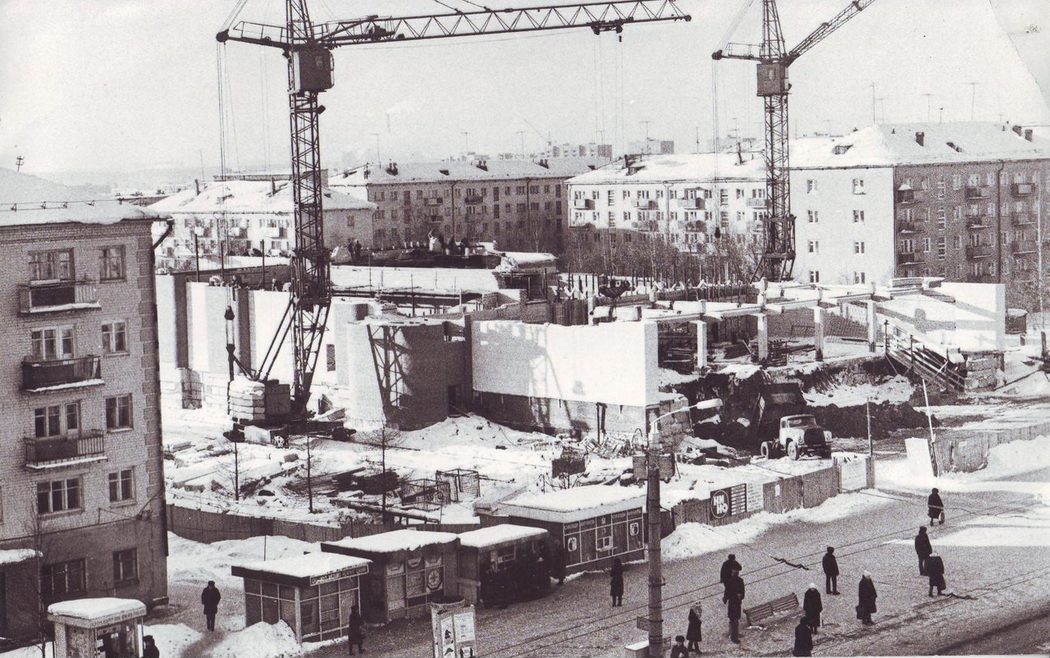 Строительство кинотеатра «Колизей». 1986 г.