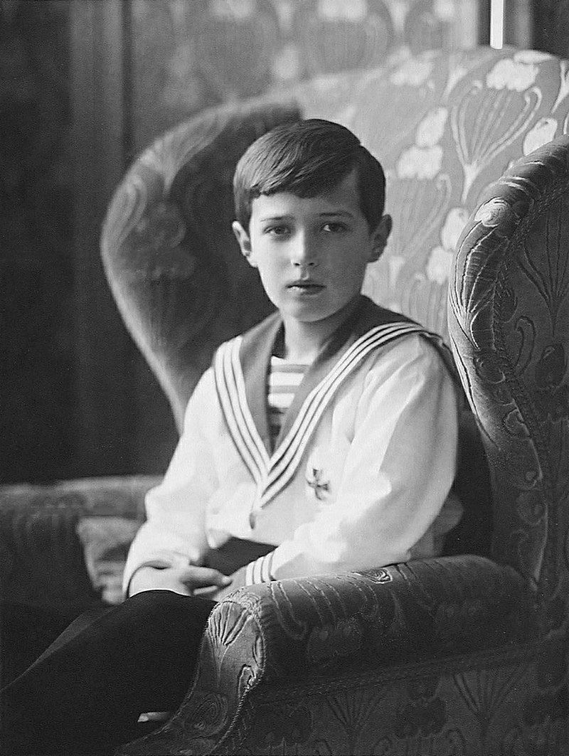 800px-Alexei_Nikolaevich,_Tsarevich_of_Russia.jpg
