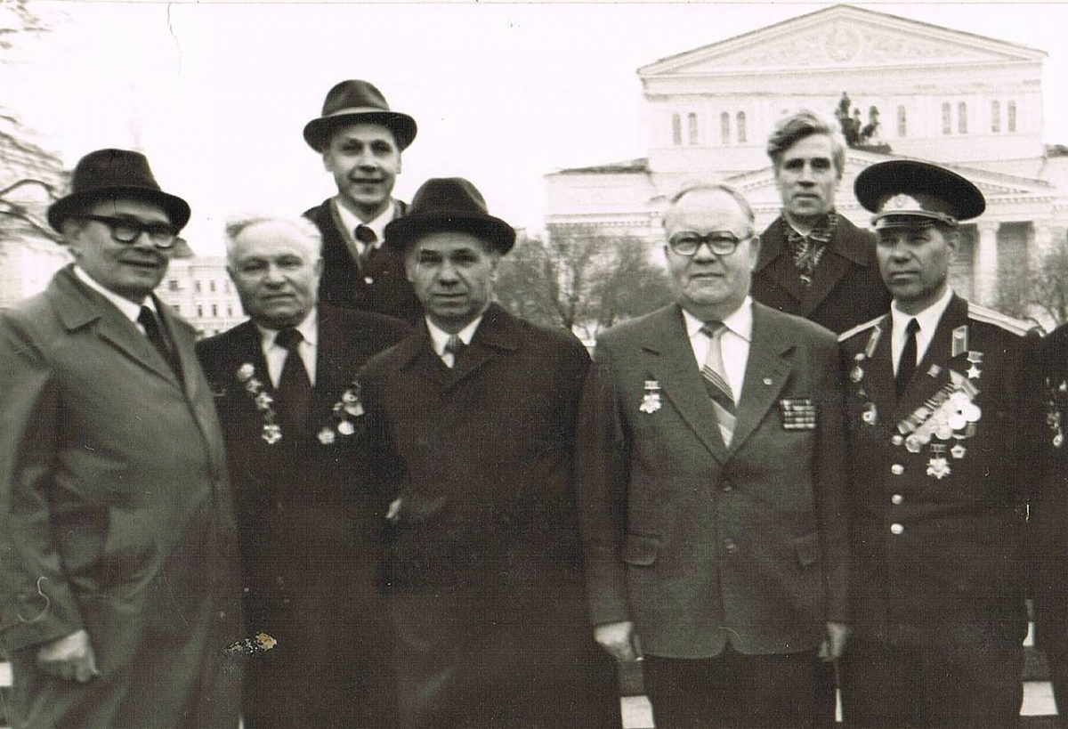 1280px-Ветераны_5-й_гв._сд._Москва_5.5.1981._Герой_Советского_Союза_Шитиков_И.П..jpg