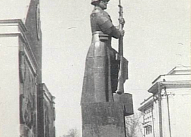Забытый памятник на Театральной площади