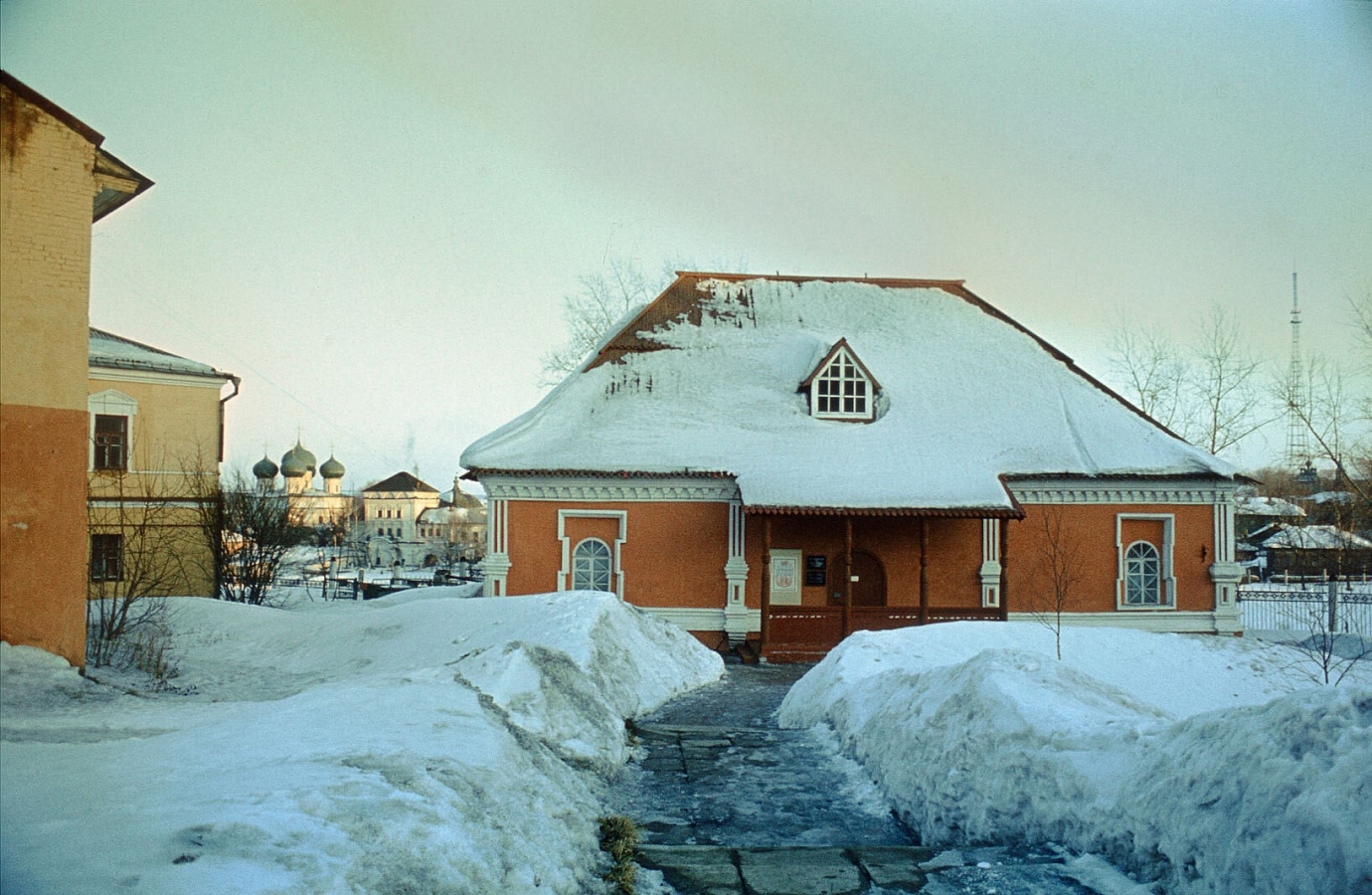 Приказная изба. г. Киров. 1986 г. Фото: Сергей Бессмертный.