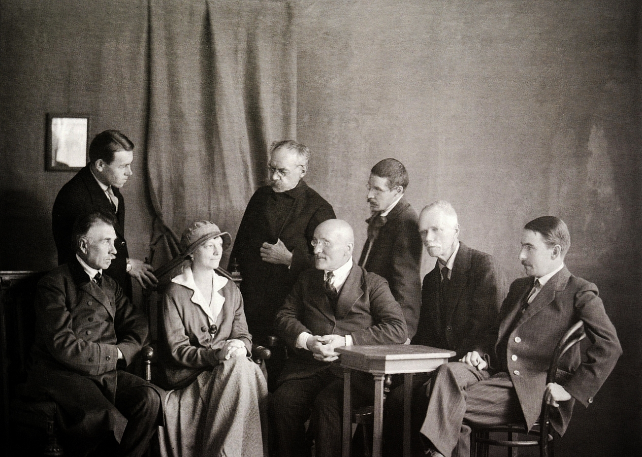 С. А. Лобовиков, И. Э. Грабарь, Н. Н. Хохряков в Вятке среди сотрудников музея искусства и старины. 1920 г.