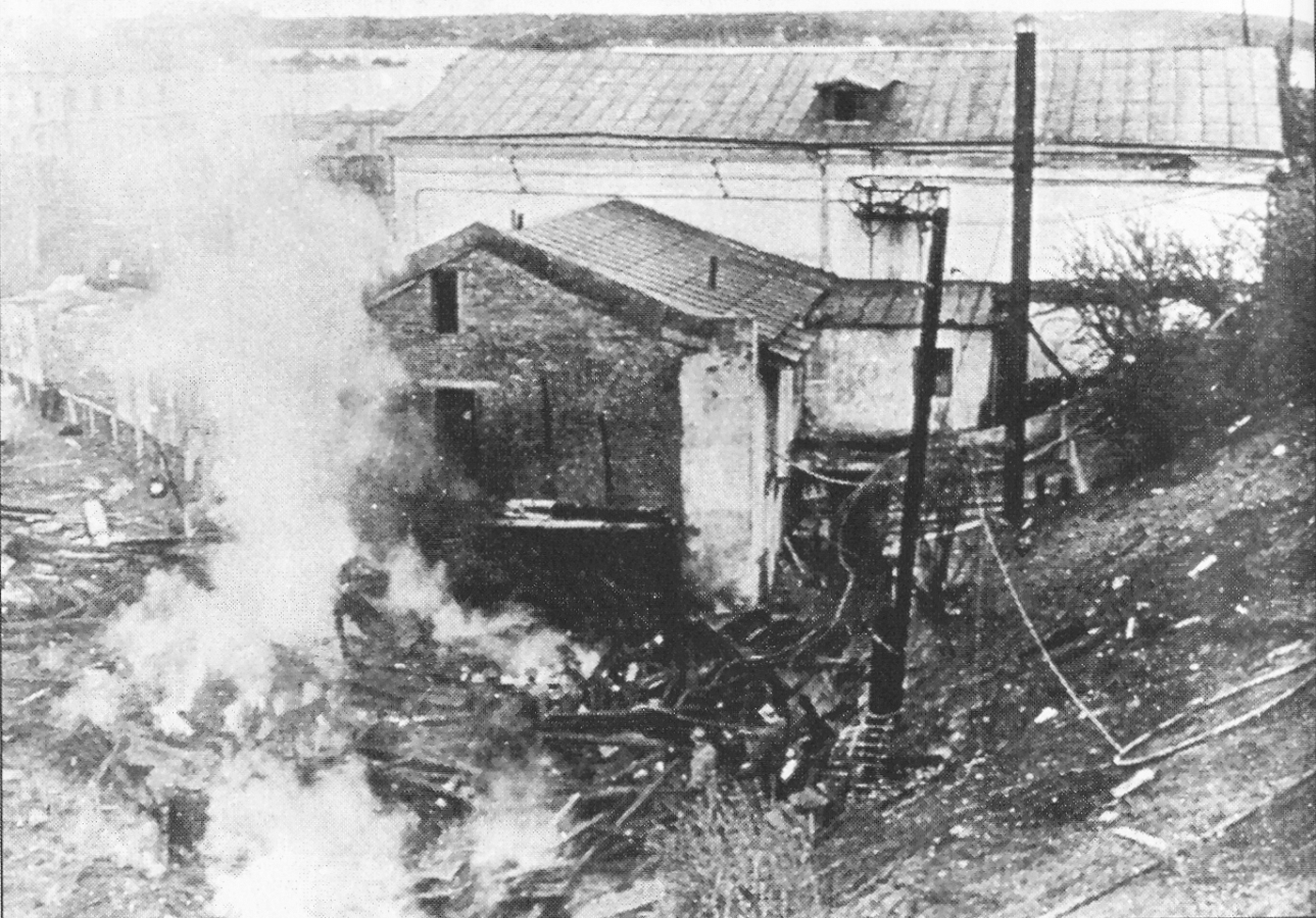 Горпарк саратов открыт. Взрыв на стадионе кирове в 1968. Трагедия в трудовом. Стадион трудовые резервы киров взрыв. Стадион трудовые резервы киров.